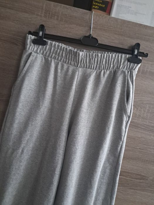 Szare szerokie spodnie damskie Sinsay (mała wada)