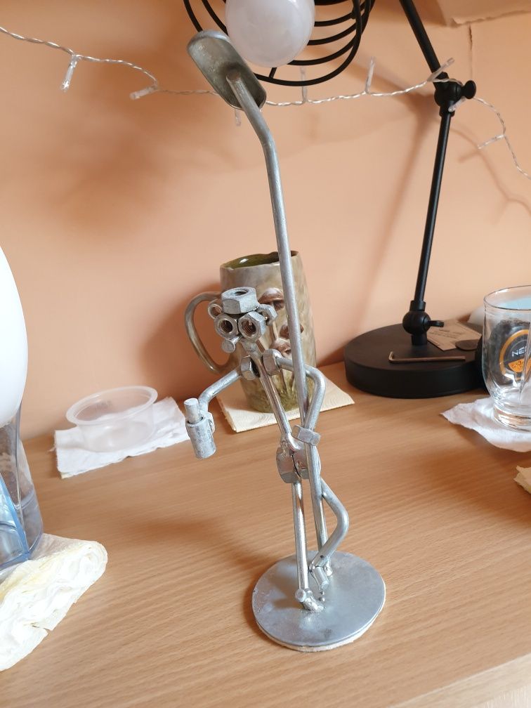 Rzeźba FIGURKA metal pijak, żul, pijany, alkohol, piwo, piwosz, drink
