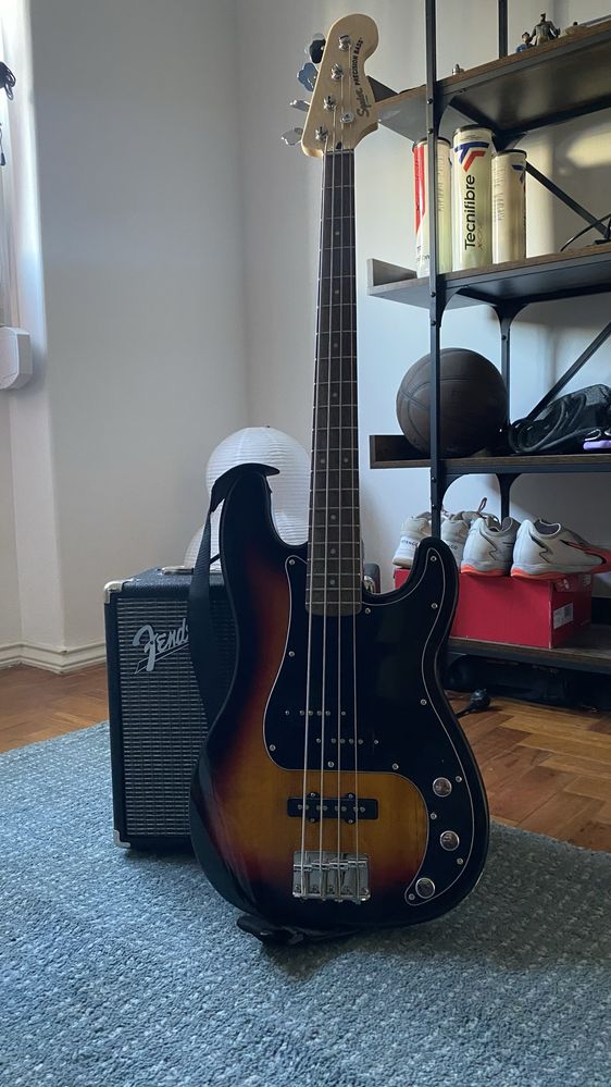 Fender Squier Precision Bass + Rumble amp