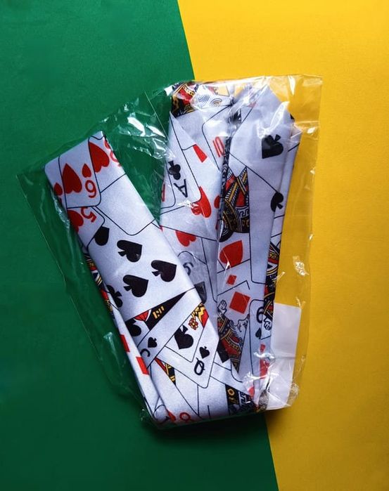 Krawat w karty. Produkt nowy