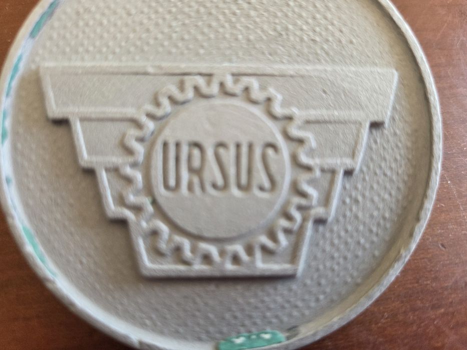 Ursus C-4011 Logo, emblemat znaczek na maskę, znak firmowy