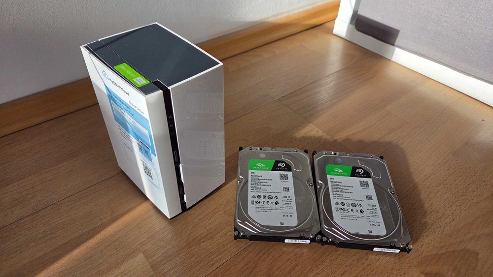 QNAP TS-228 Serwer NAS dysk sieciowy + 2 dyski