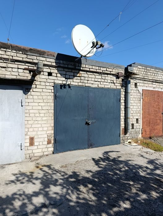 Продам капитальный гараж район Паруса.