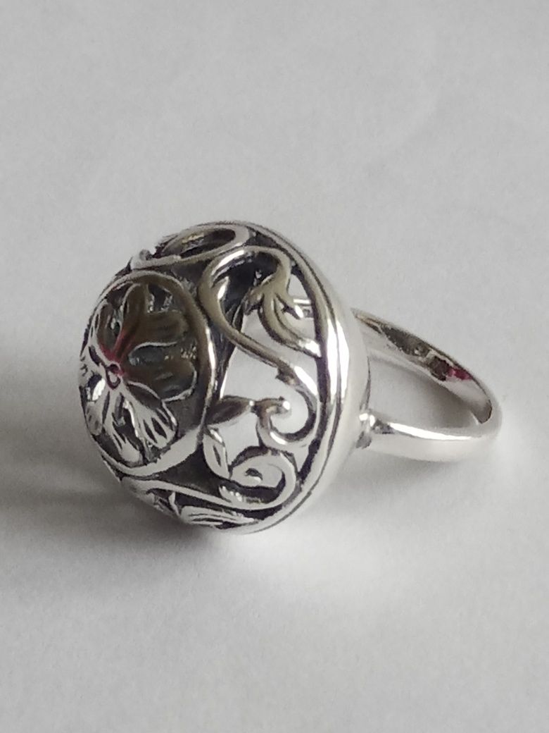 Srebrny piękny duży pierścionek (stary wyrób)