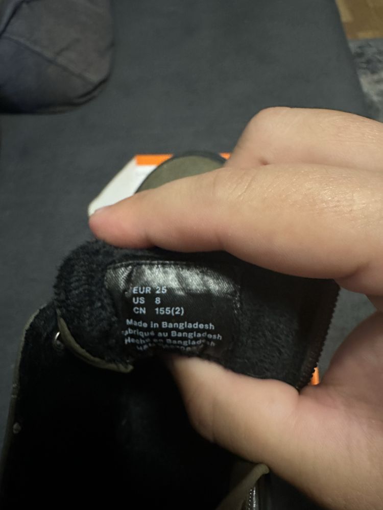Продам димисизон ботинки фирмы H&M