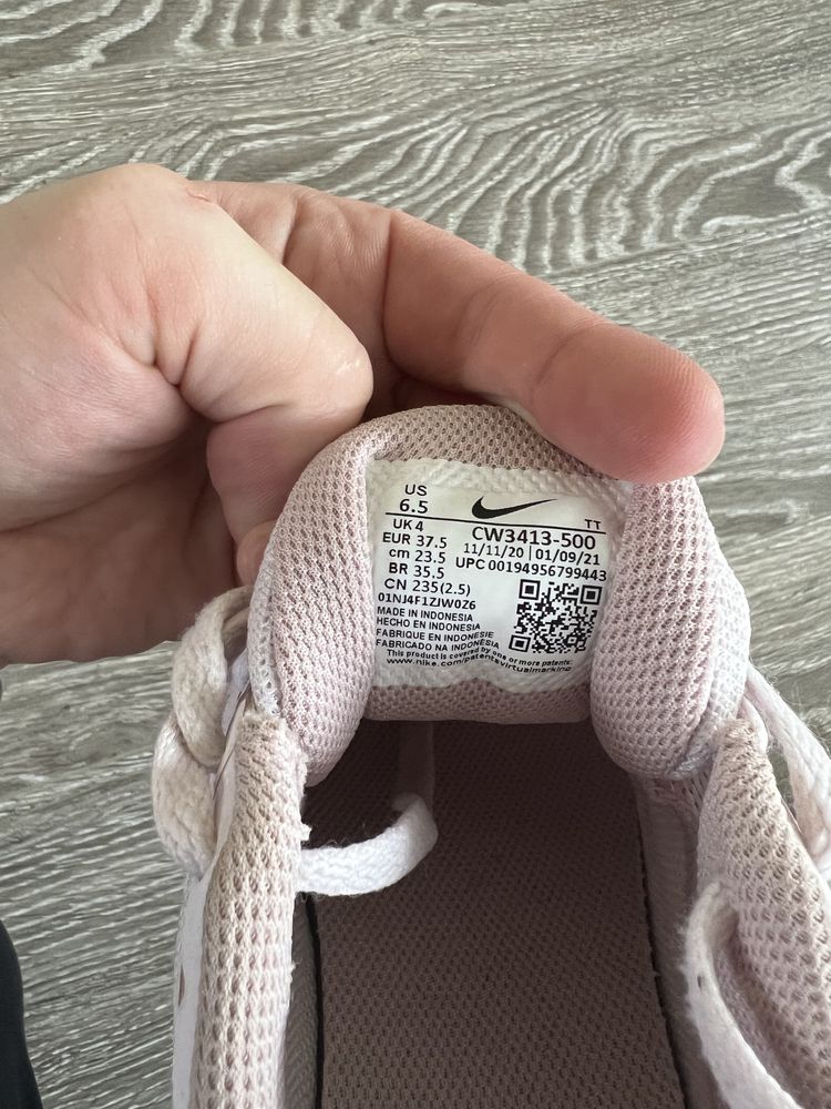 Жіночі кросівки Nike