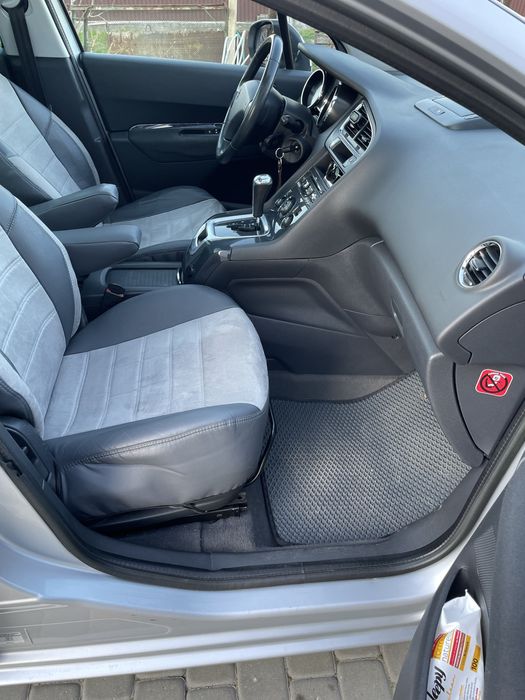 Peugeot 5008  2012  2,0hdi