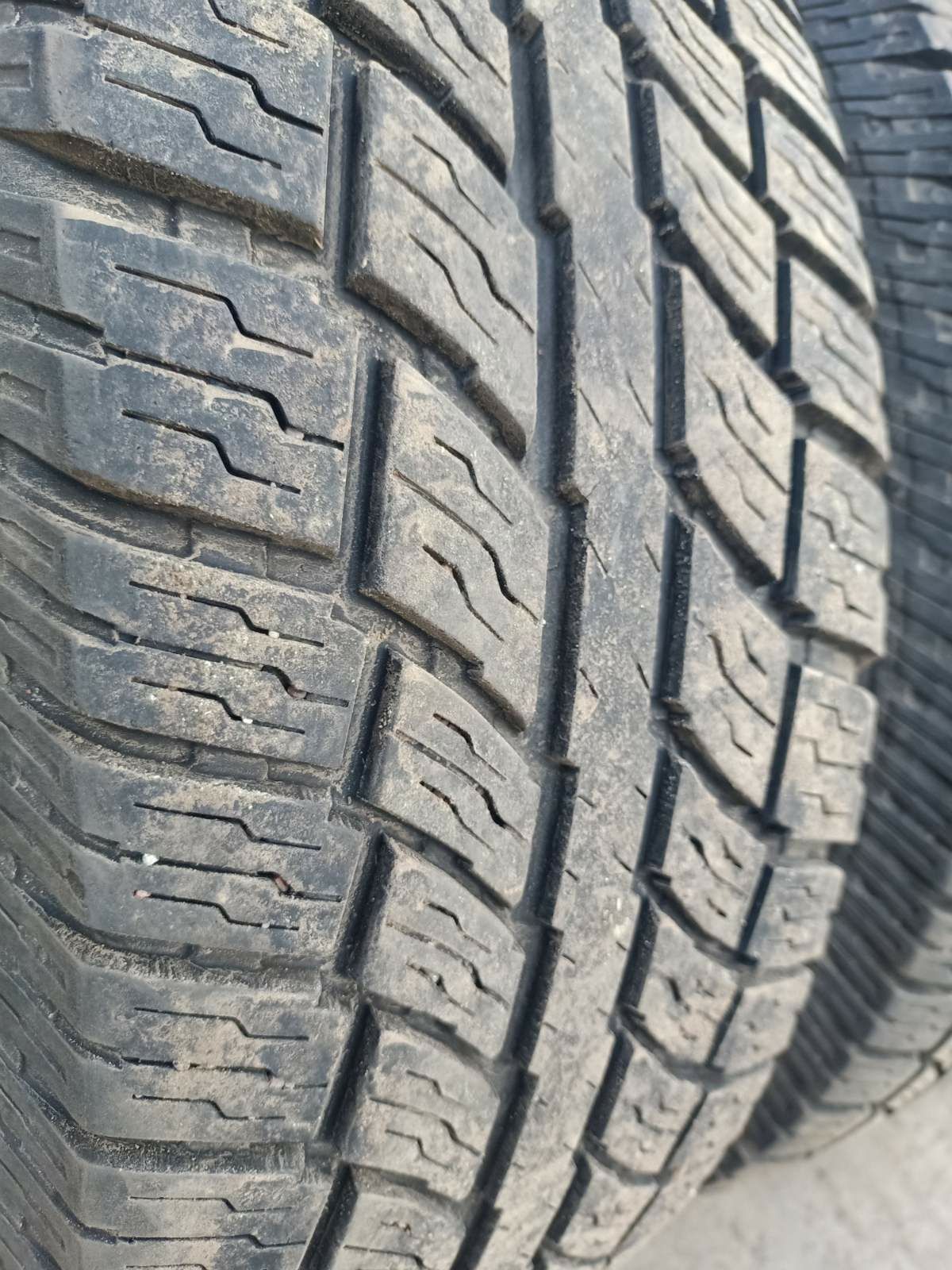 Гума на позашляховик 225/70 r16 недорого.