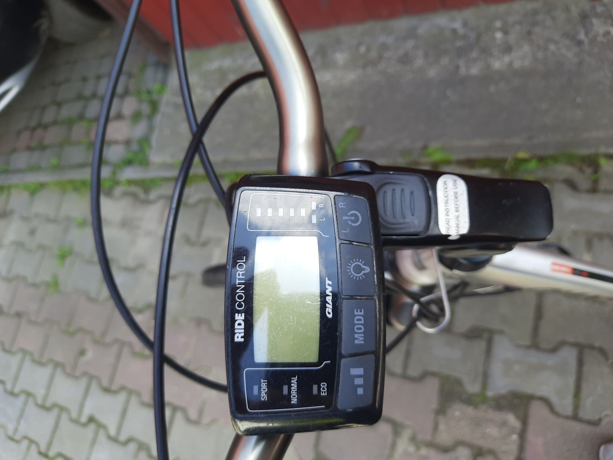 Rower elektryczny Giant Twist roz. L bateria Li-ion ładowarka