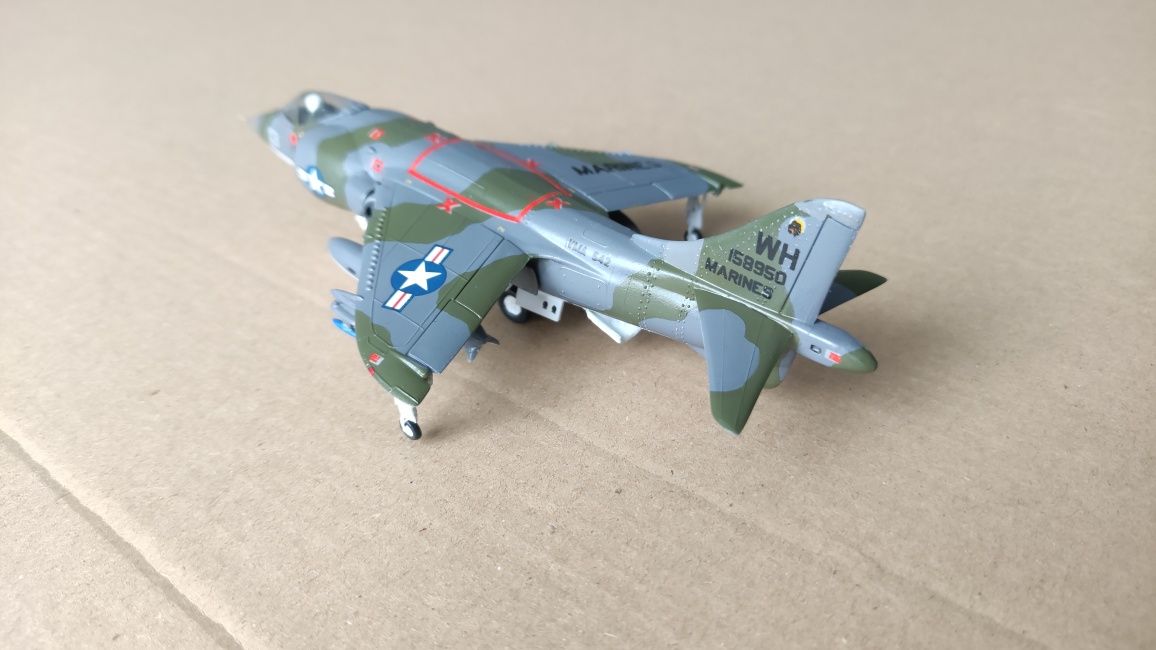 Сборная модель самолета 1:72 AV-8A Harrier  КМП США