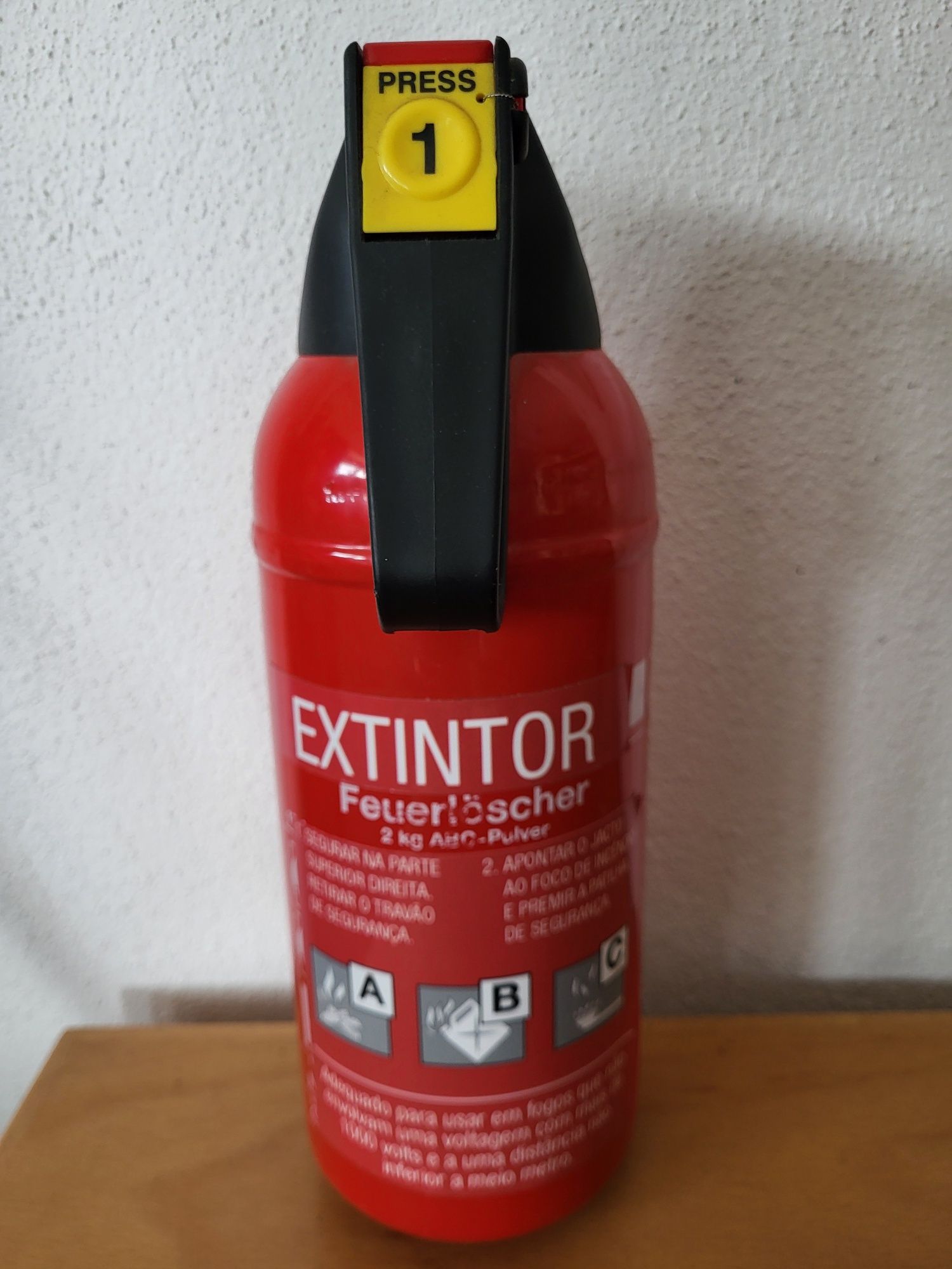 Extintor 2kg com a manutenção válida