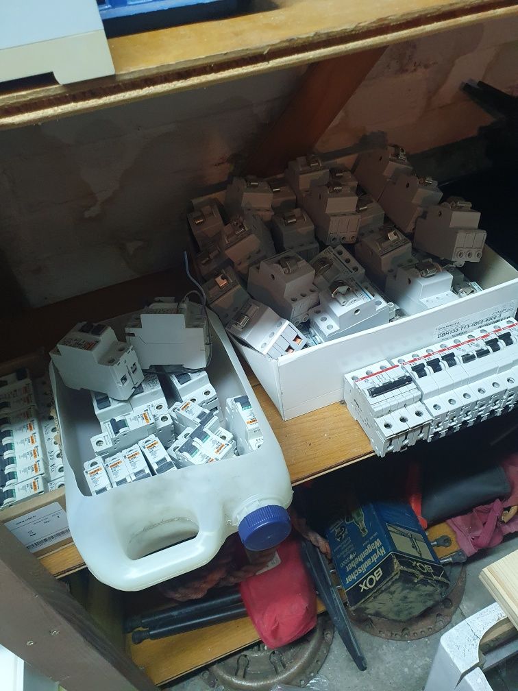 Skrzynki rozdzielnie elektryczne itd