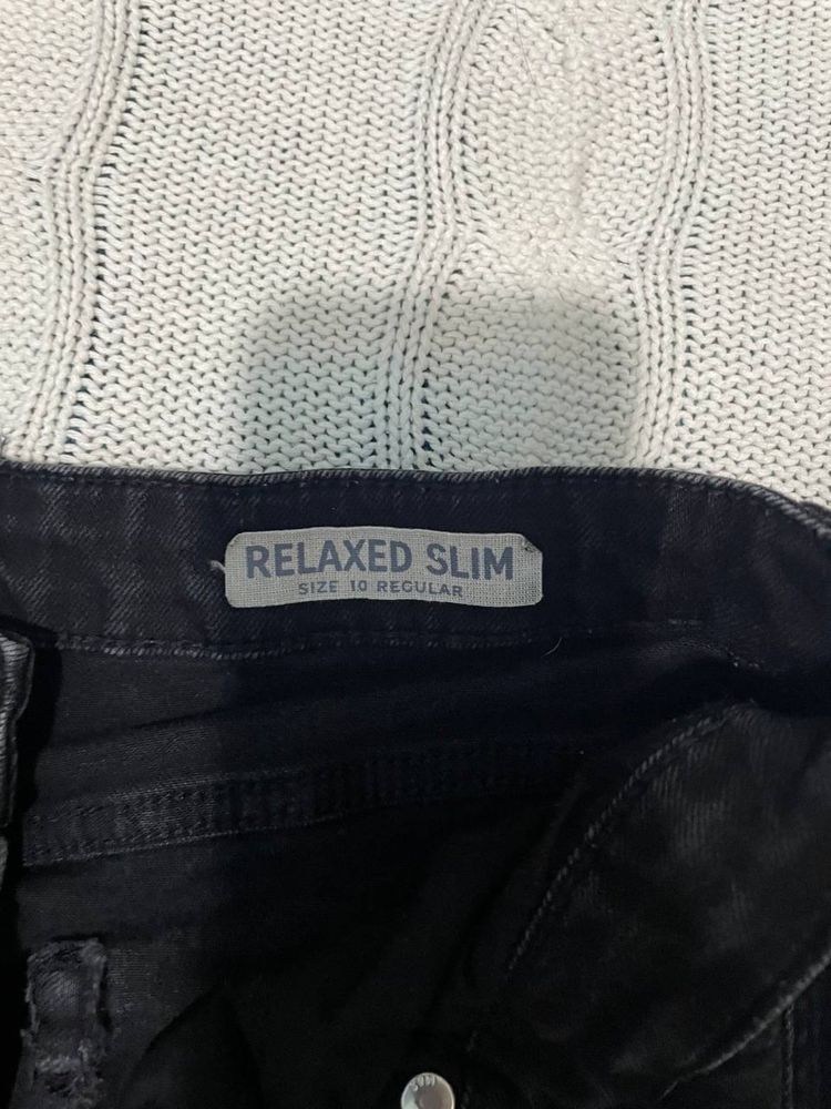 Черные джинсы relaxed slim