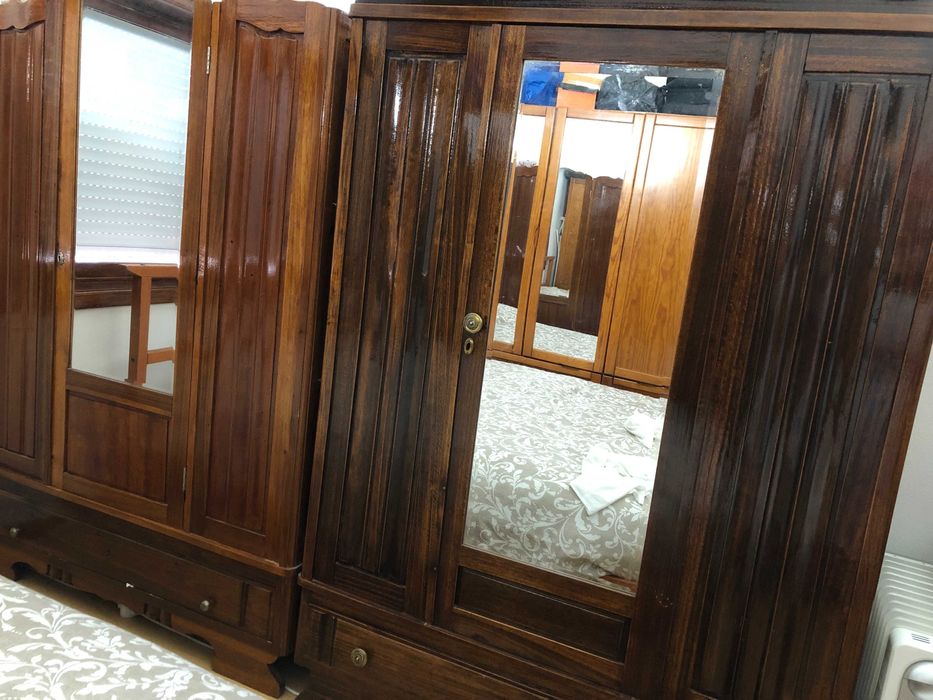 Roupeiro em Madeira com Espelho na porta