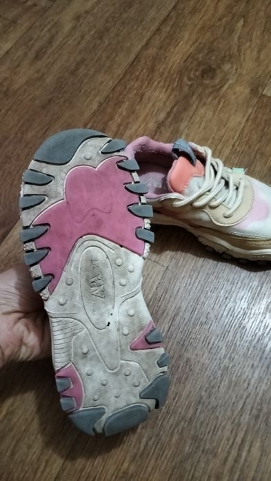 Продам  кросівки 27р Zara