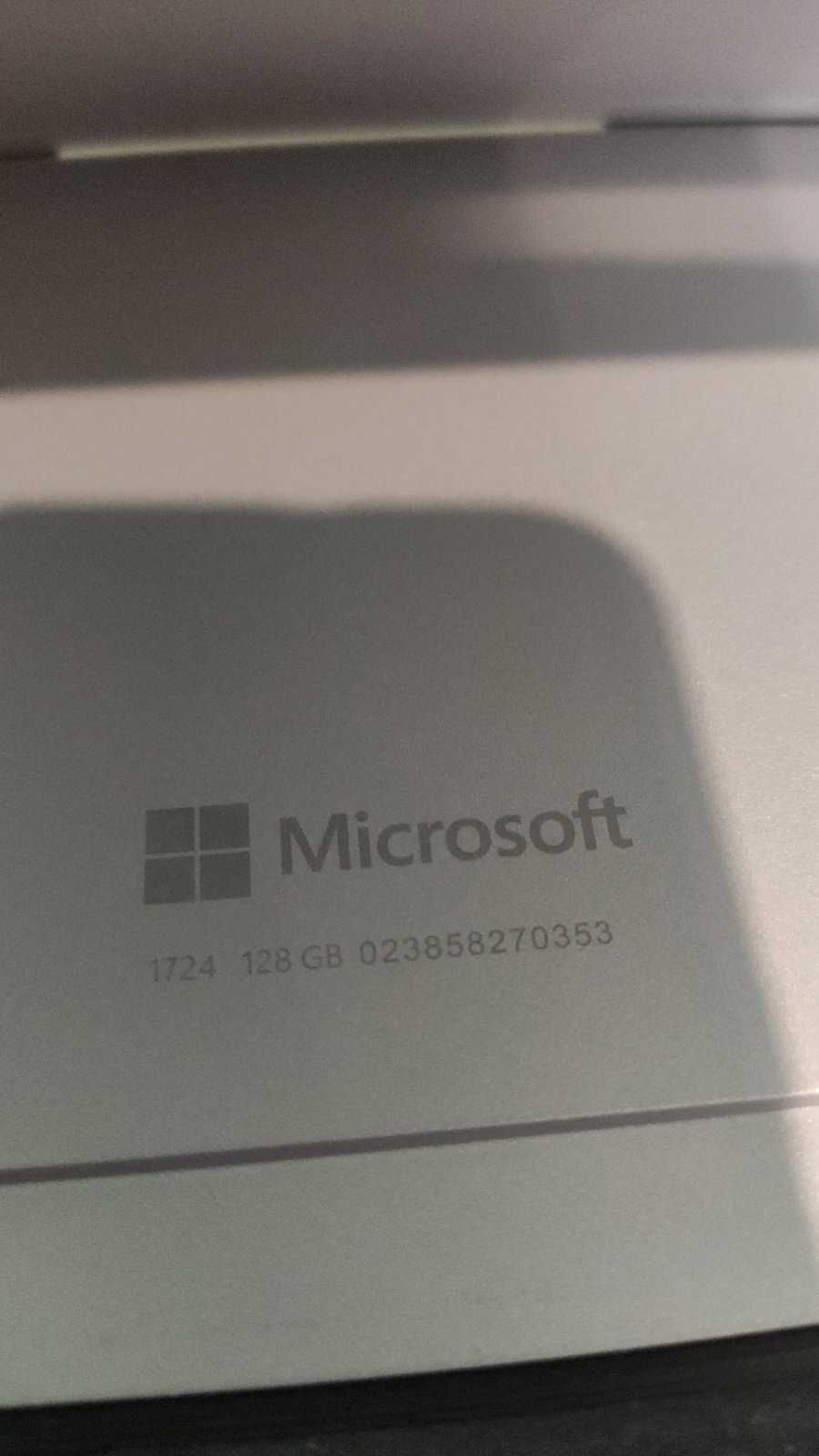 Microsoft Surface Pro 4 4GB 128GB з зарядкою і клавіатурою