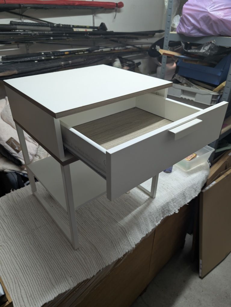 Mesa de cabeceira IKEA