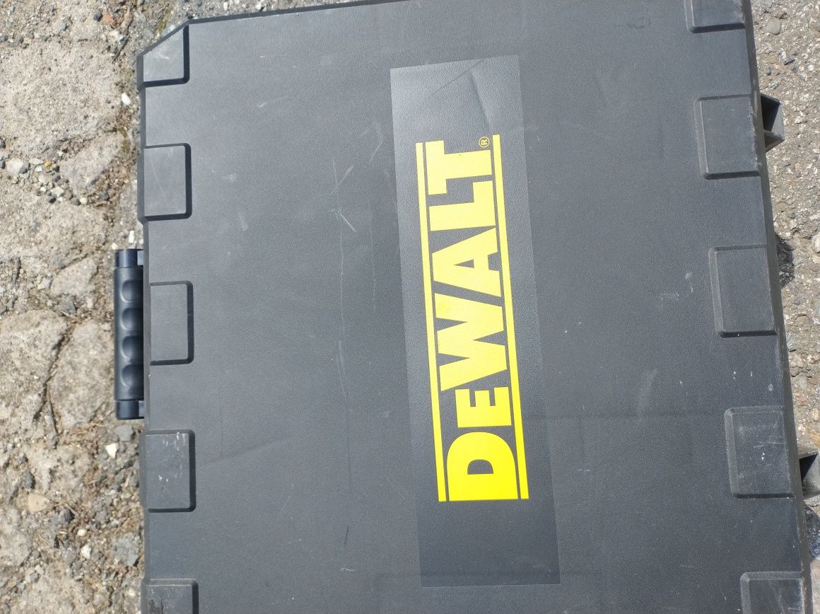 Gwoździarka DeWalt DCN 890P2