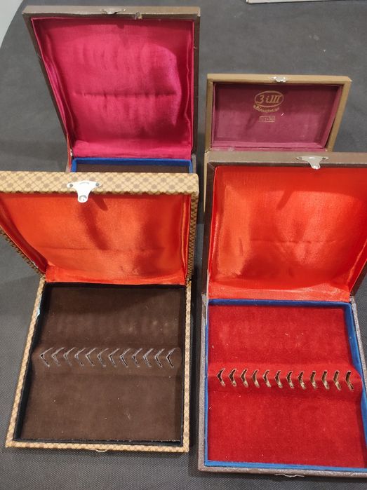 Столовий набір з МНЦ , виробник  Режевський механічний завод .