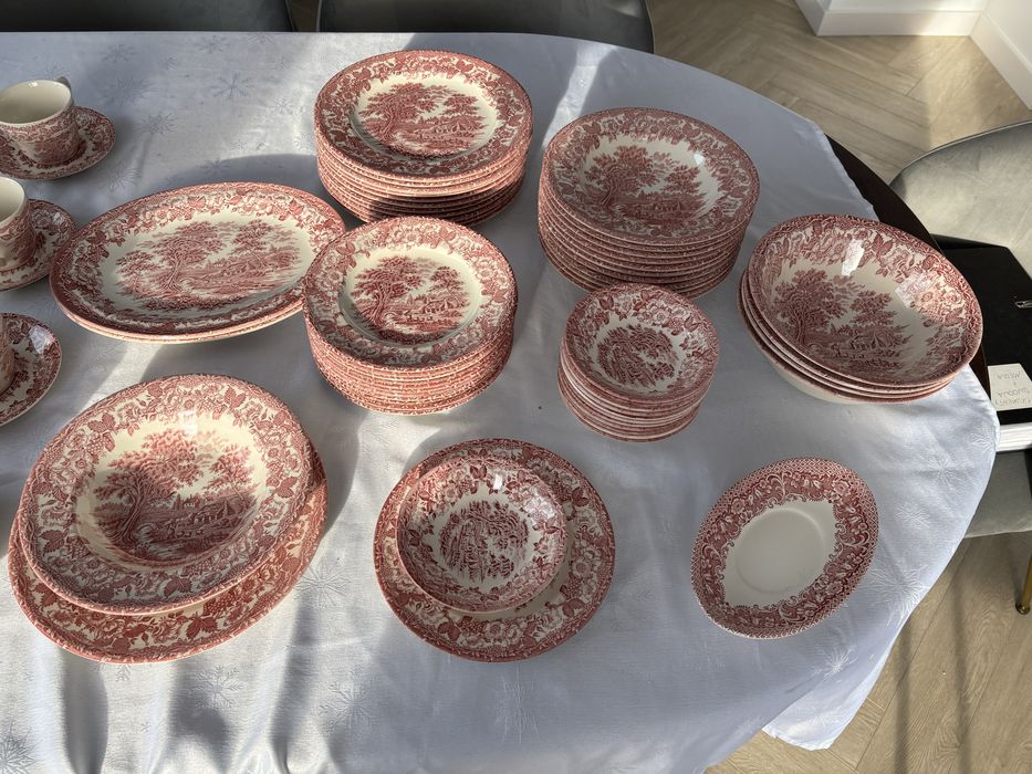 Serwis obiadowy i serwis kawowy na 12 osób. Irestone England