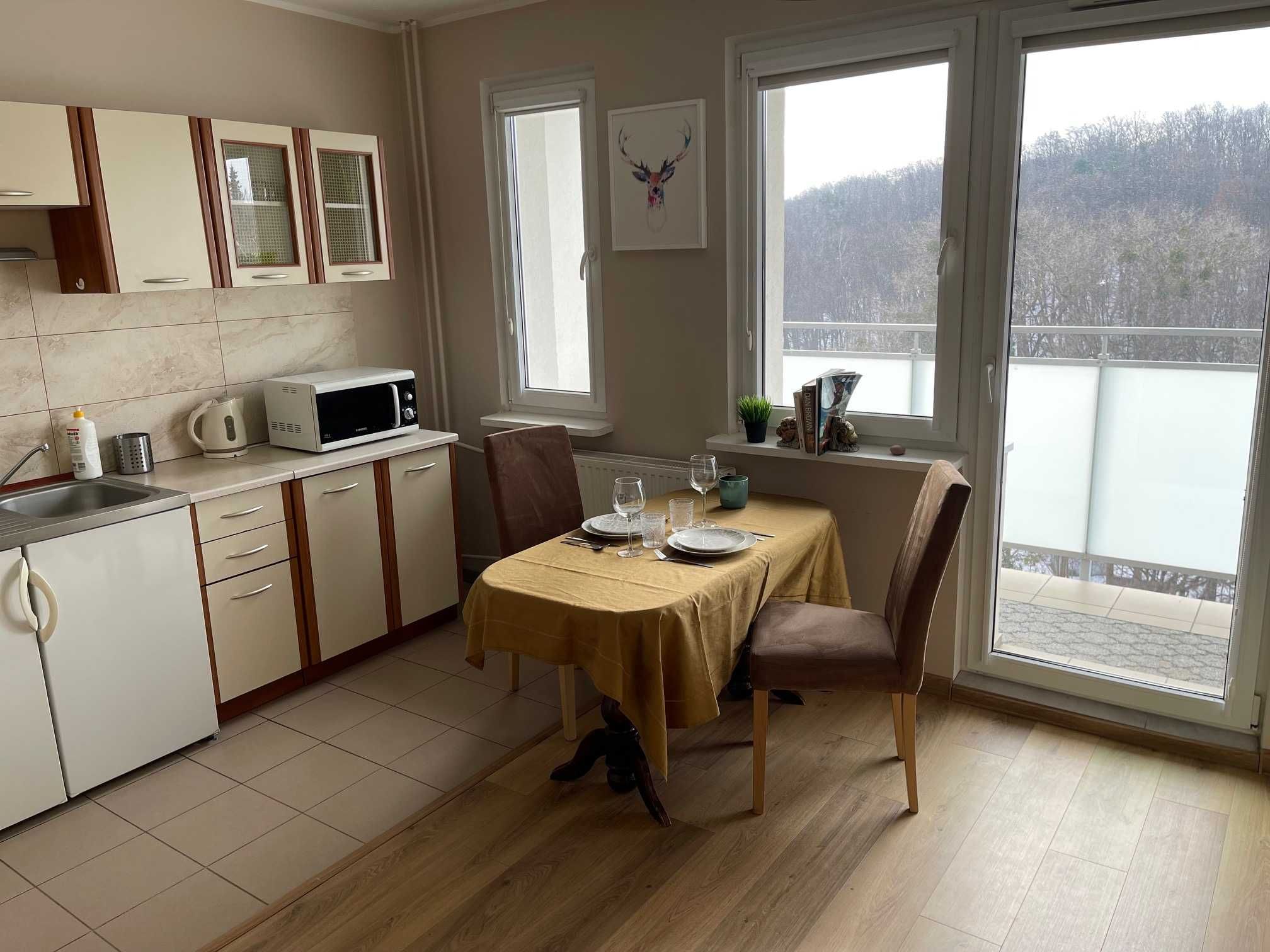 Apartament z balkonem z widokiem na morze , 7 min od plaży