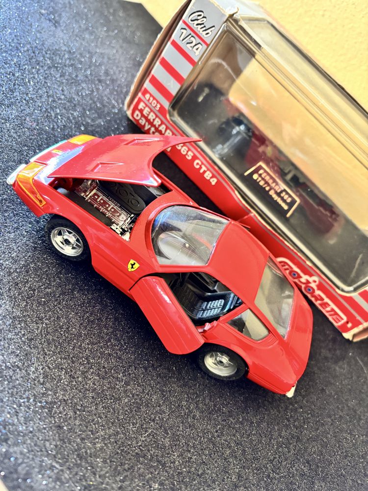 Ferrari 365 gtb4 Daytona 1/24