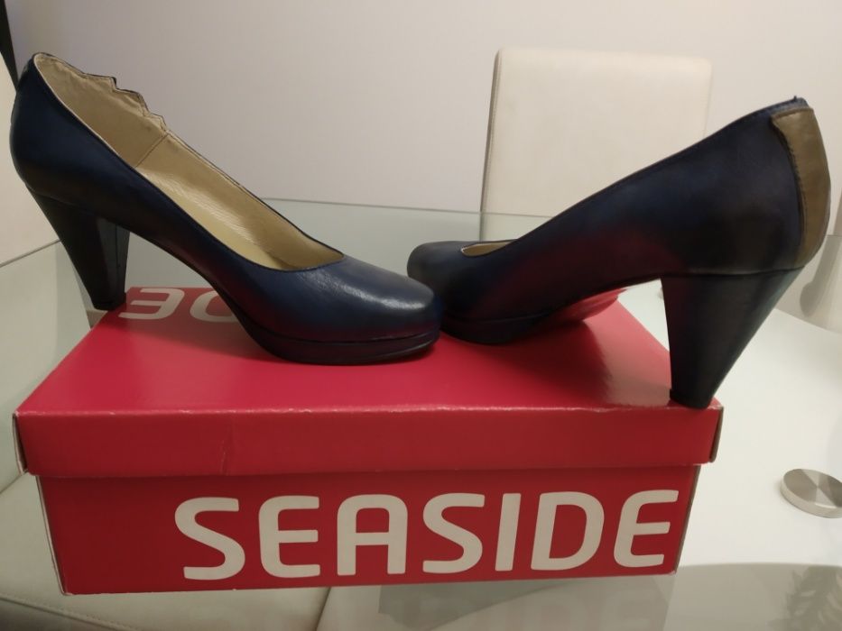 Sapatos de Senhora azuis Novos N37
