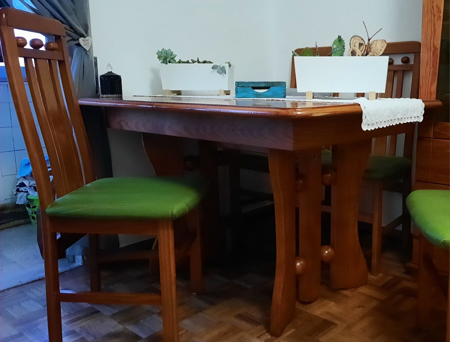 Mesa de sala extensível com cadeiras - NEGOCIÁVEL