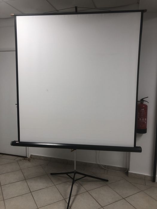 Tela de projecão de tamanho grande