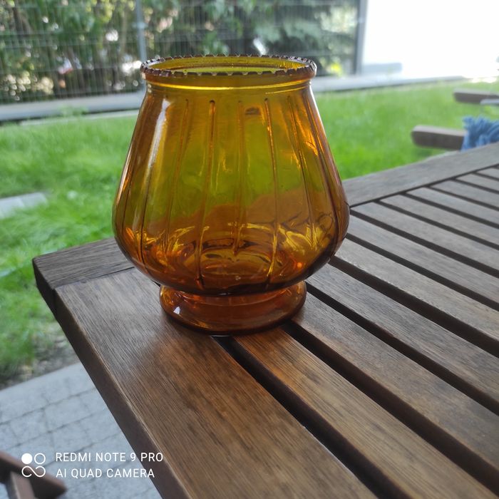 Wazon szklany wazonik miodowo-bursztynowy, szkło PRL