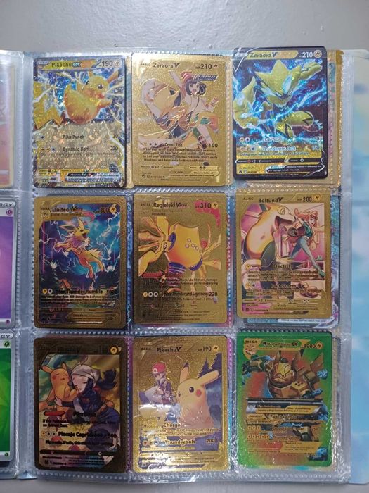 Klaser i 270 kart złotych, srebrnych , granatowych Pokemon
