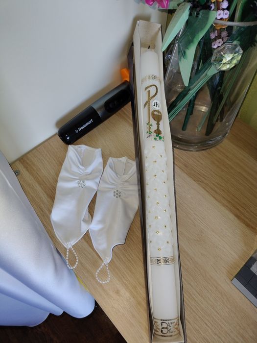 Piękna suknia komunijna z dodatkami torebka rękawiczki bolerko