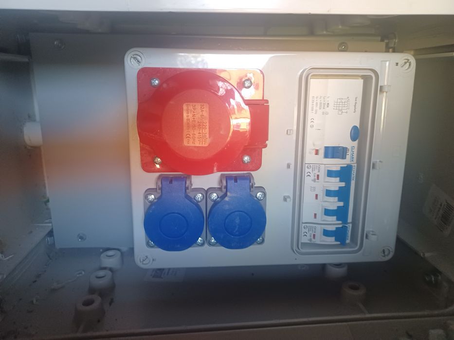 Skrzynka elektryczna  budowlana