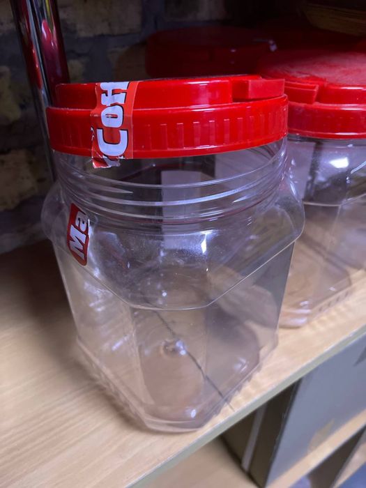 Банка пластикова з під Маккави за 10 шт