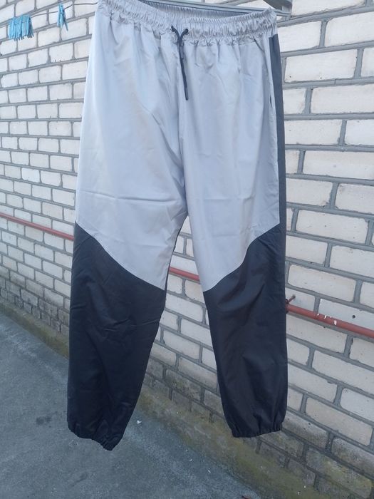 Чоловічий спортивний костюм