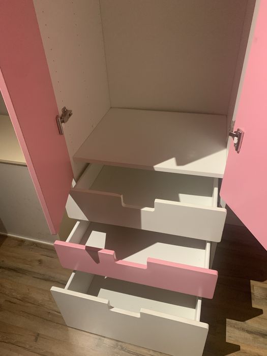Guarda roupa rosa IKEA