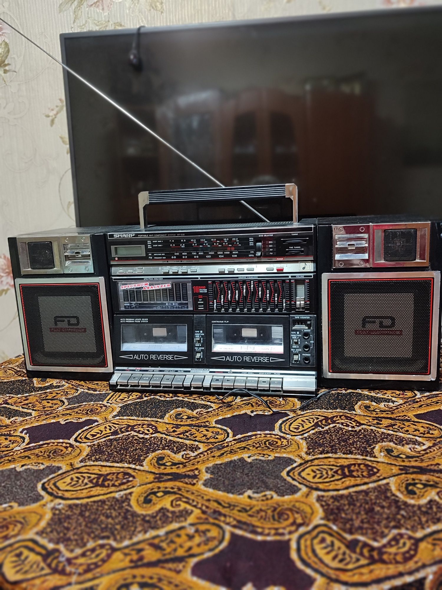 Продам магнитолу sharpWF ,939 Z