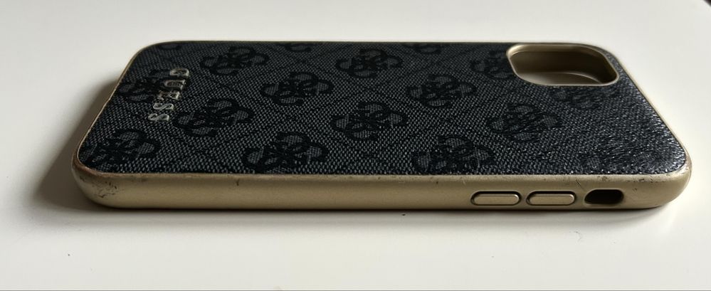 iPhone 11 Guess Case Etui Pokrowiec