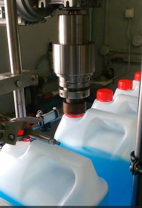 zakręcarka 1-głowicowa nakrętek z tworzywa, zakrętarka