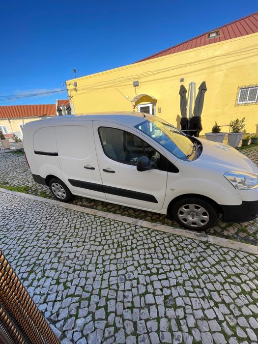 Vende-se empresa do setor de comercio com carrinha