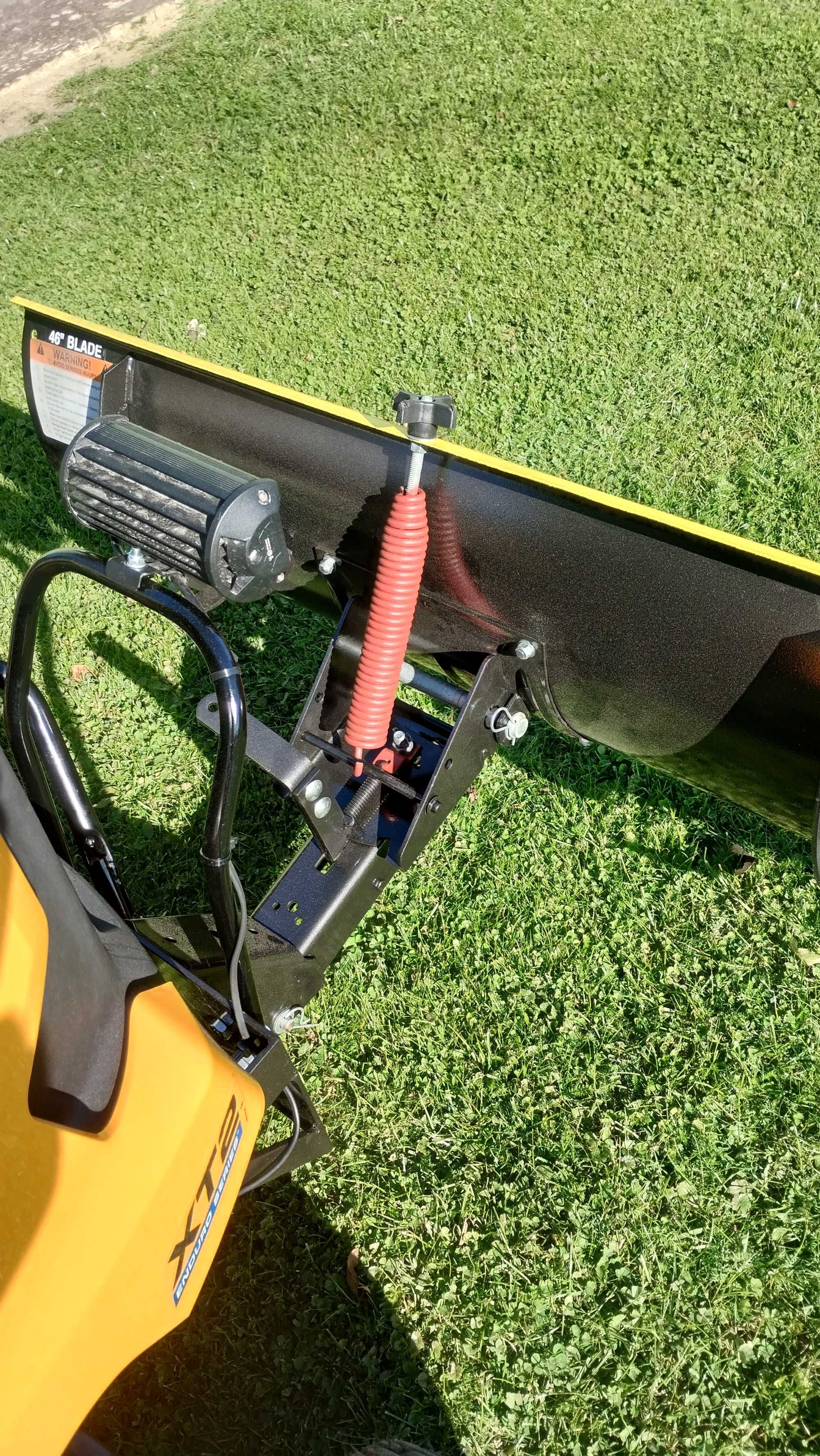 Pług do śniegu - traktorek Cub Cadet XT