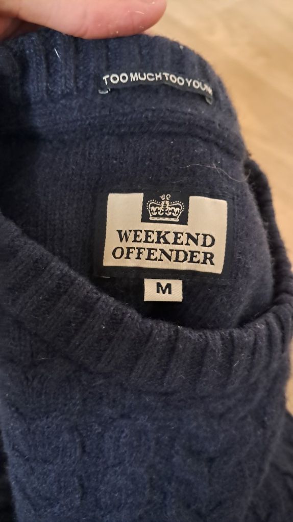 Продам свитер weekend offender