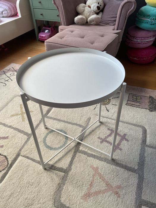 Bialy stolik kawowy metalowy