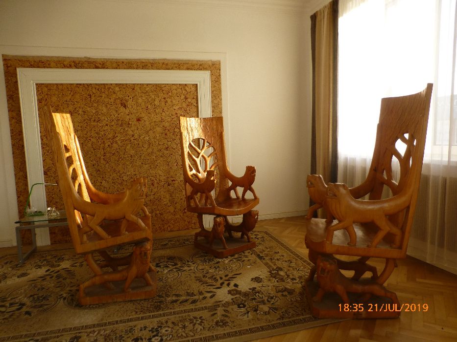 rzeźbione krzesło z Afryki, kupione na Expo2000 - 2 sztuki w Polsce