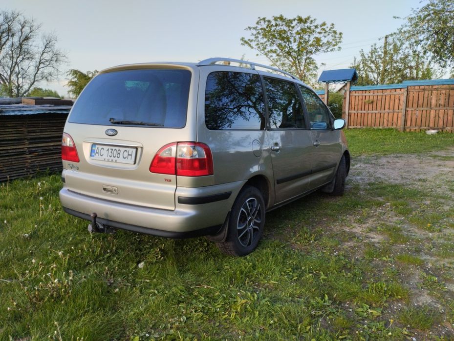 Форд галаксі 2004 року , 1.9 тді 271000 тис. 3200$ . Справний на ходу