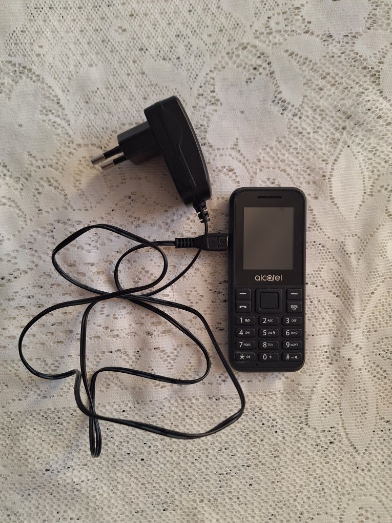 Telemóvel Alcatel 1068 avariado