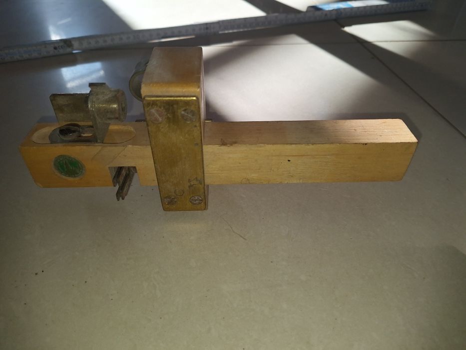 Ulima 728 do wycinania forniru