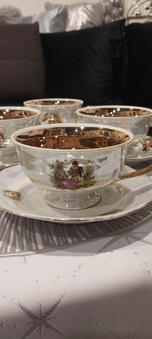 Filiżanki złocone-porcelana
