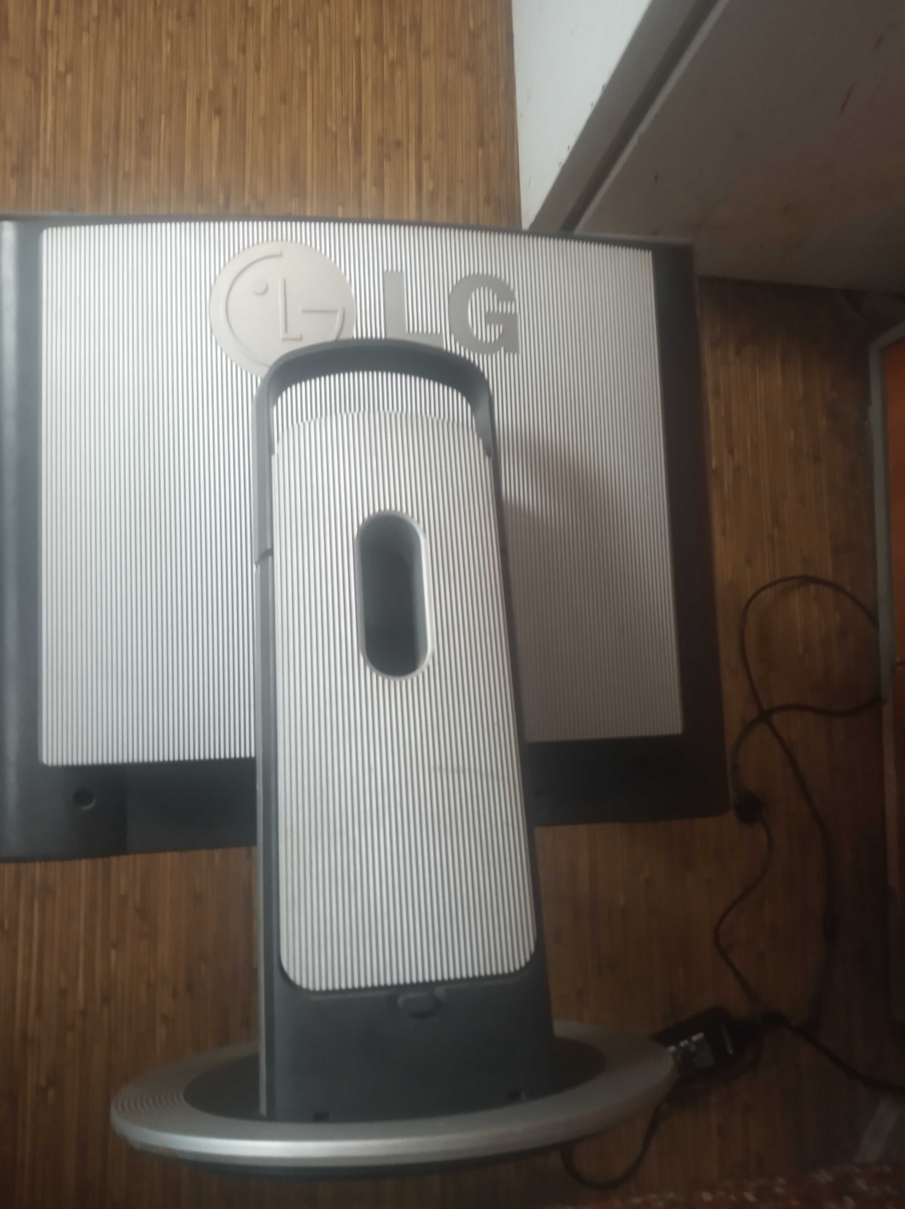 Продам 2 монитора LG Flatron