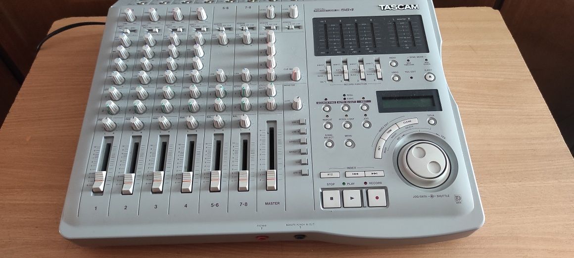 Mixer muzyczny Tascam 564